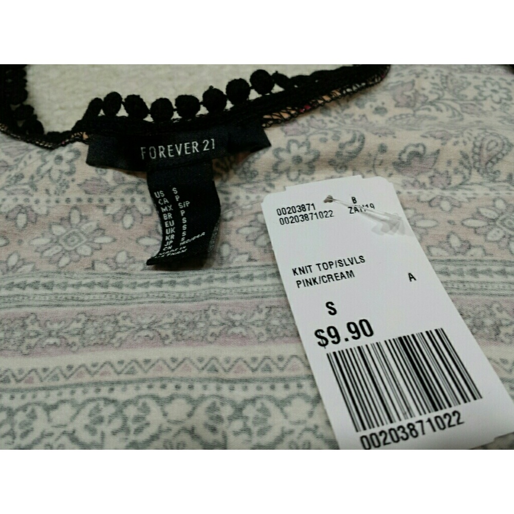 Forever 21 Crop top with flowers size Small - Picture 4 of 4